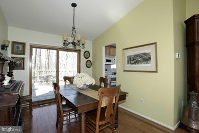12706 Sabastian Dr, Fairfax, VA 22030 - photo 5