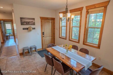 715 Moraine-12