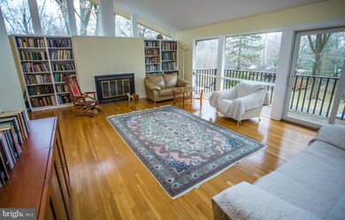 6821 Persimmon Tree Rd, Bethesda, MD 20817 - photo 5