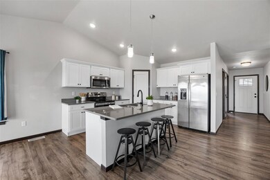 914 Prairie View Dr, West Branch, IA 52358 - photo 5