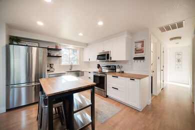 63634 Hunters Cir, Bend, OR 97701 - photo 3