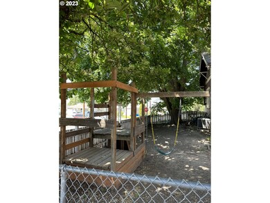 1504 E 9th St, the Dalles, OR 97058 - photo 5