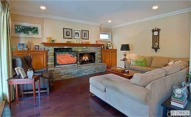 Famiy room with fireplace