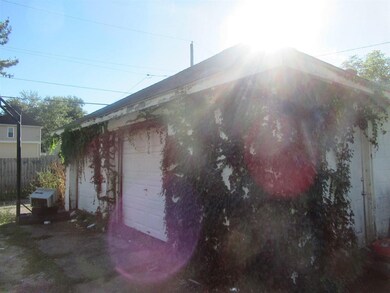 1523 W High St, Davenport, IA 52804 - photo 4