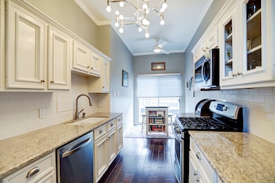 735 Arlington St unit 4, Houston, TX 77007 - photo 5