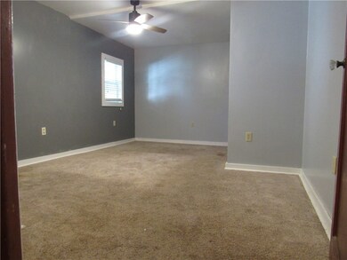 910 W Franklin Ave, Effingham, IL 62401 - photo 6