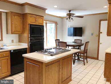 4818 Wakefield Chapel Rd, Annandale, VA 22003 - photo 7