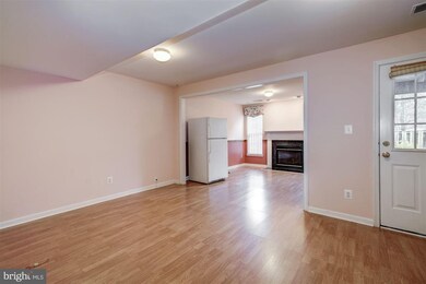 2541 Banshire Dr, Herndon, VA 20171 - photo 5