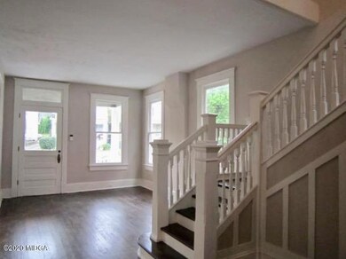 3-FOYER 1