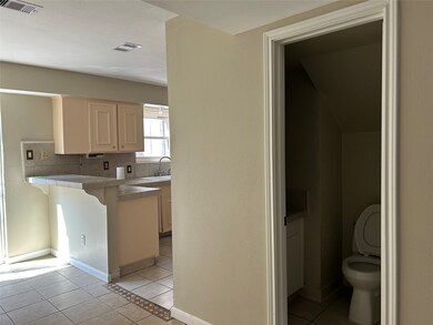 1403 Blalock Rd unit 16, Houston, TX 77055 - photo 5