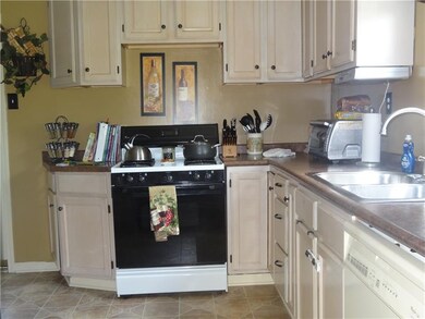 Bright & Clean updated eat in kitchen.