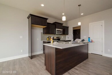 9812 Marnewood Dr, Johnston, IA 50131 - photo 4