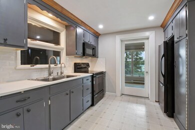 320 N Sunrise Ln, Boyertown, PA 19512 - photo 5