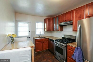 1303 Crownfield Ct, Baltimore, MD 21239 - photo 3