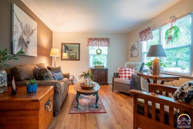 2413 SW Duncan Dr, Topeka, KS 66614 - photo 2