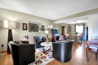 7626 Cypress Point Dr-LR