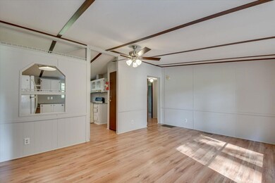 Living room to kitchen2