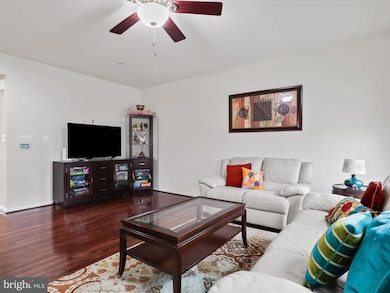 22935 Chinkapin Oak Terrace, Sterling, VA 20166 - photo 4