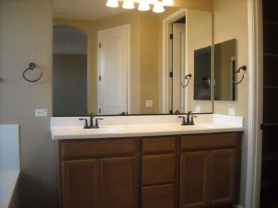 CS00f lot 166 vanity