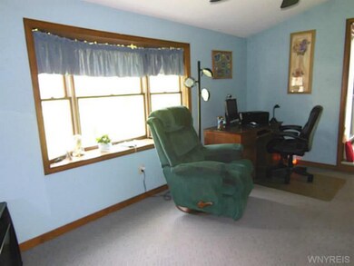 Family Room. Bay window.