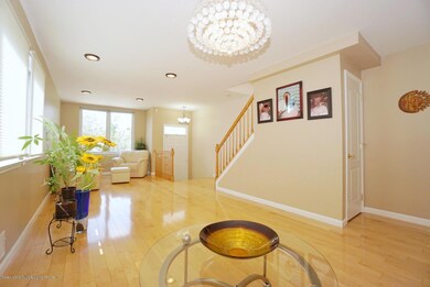 (6) DINING ROOM