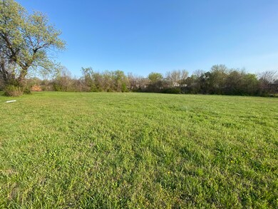 1110 N 3rd St, Grove, OK 74344 - photo 2