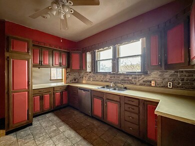 824 W 9th St, Concordia, KS 66901 - photo 5