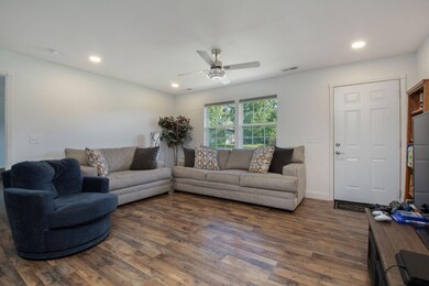 815 E Walnut St Aurora, MO 65605-13