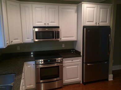 Kitchen Photo 2