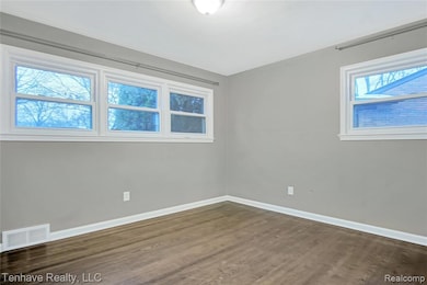 24330 Manistee St, Oak Park, MI 48237 - photo 5