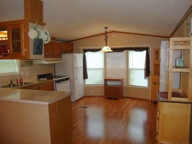 11517 Boggs Cir W, Loogootee, IN 47553 - photo 4