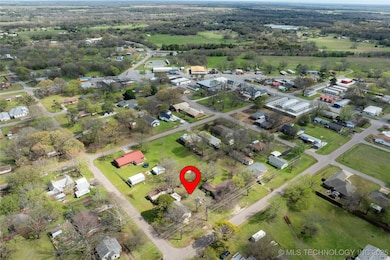 210 N Collins St, Colbert, OK 74733 - photo 2