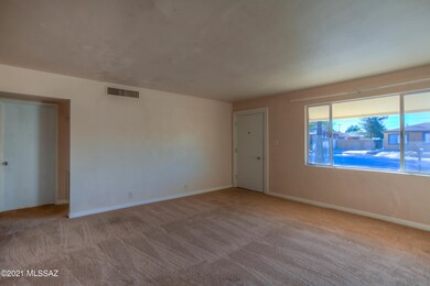 8 Living Room photo c