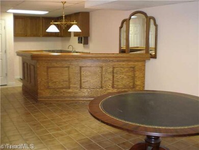 Kitchen. Basement