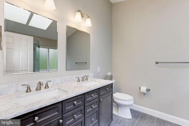 9537 Daniel Lewis Ln, Vienna, VA 22181 - photo 5