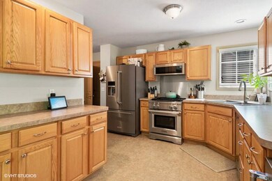 07_1416-Whispering-Trail_Kitchen_Web