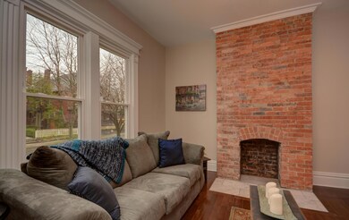 Living Room (3)