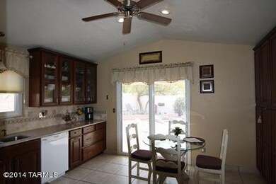 Kitchen w/ lots of storage