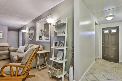 48 Taylor St unit 2, Manchester, NH 03103 - photo 3