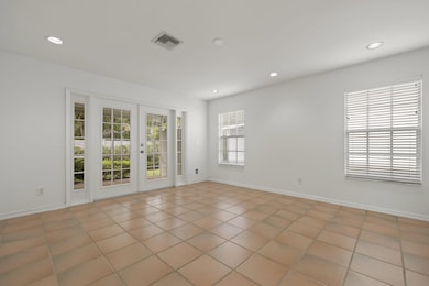 7-Family Room (4)