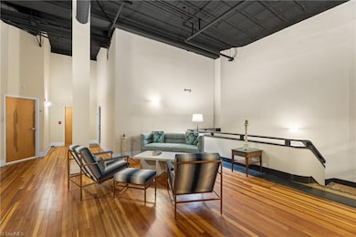 Common area on mezzanine level