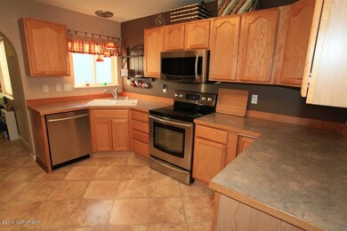 Kitchen With Oak Cabinets