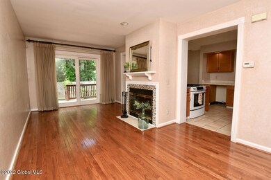 7096 Suzanne Ln, Schenectady, NY 12303 - photo 5