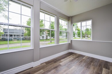 023-photo-porch-7126291
