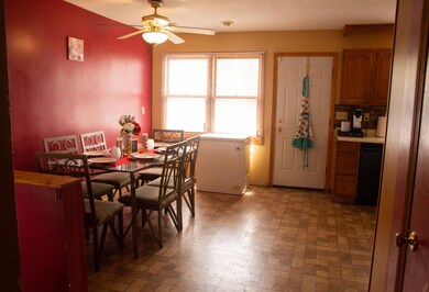 Eat-In Kitchen