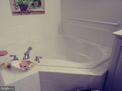 304 Wyndham Cir unit J, Owings Mills, MD 21117 - photo 7