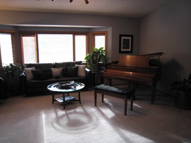 Living Room/Bay Window