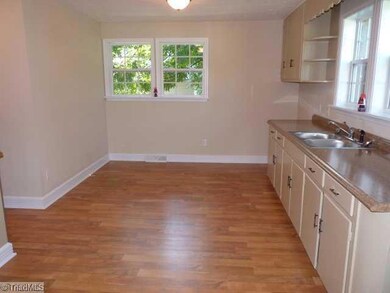 804 Barnes St, Reidsville, NC 27320 - photo 6