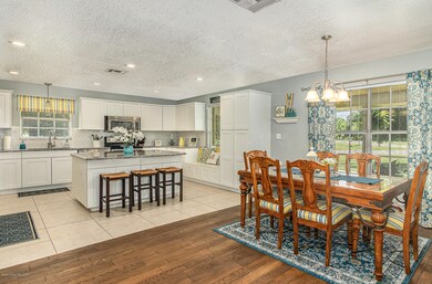 Kitchen & Dining