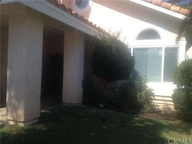 nice covered walk way to front door